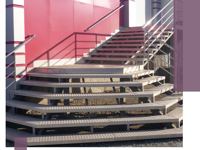 Лестницы для магазина в Ярцеве — изготовление и монтаж