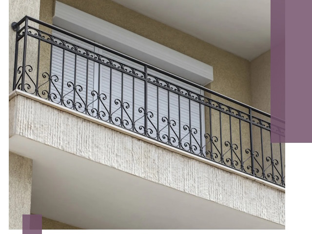 Балконные ограждения из металла и стекла в Ярцеве для домов