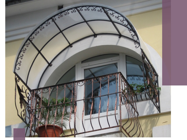 Козырьки над балконом в Ярцеве — изготовление и монтаж