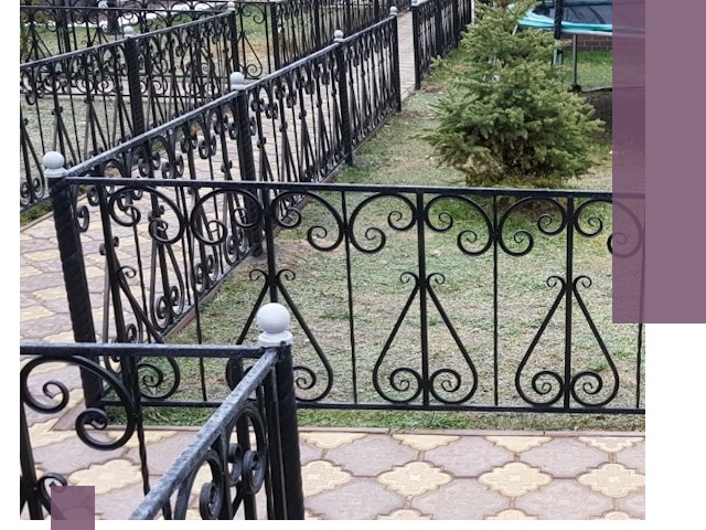 Кованые газонные ограждения под ключ в Ярцеве